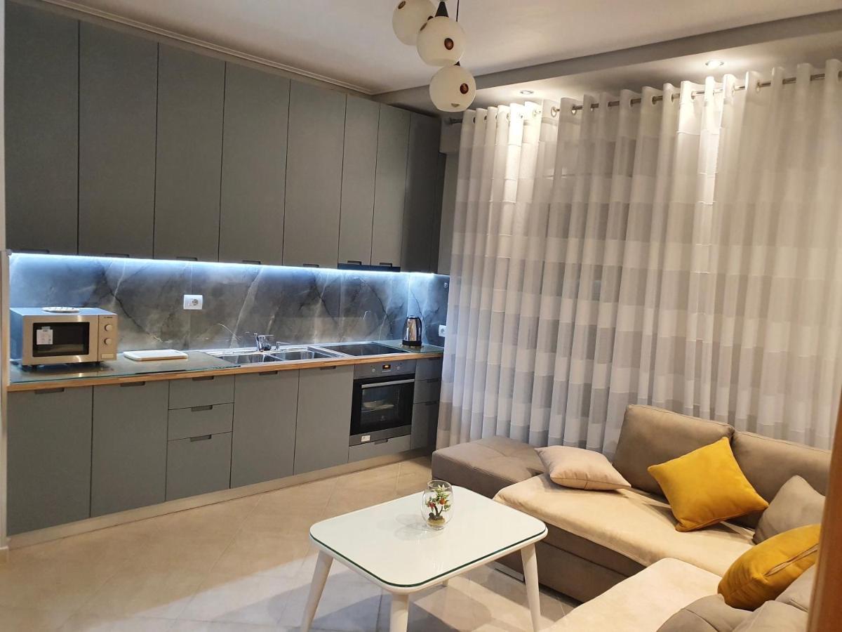 Queen Isabella Premium Hotell Vlorë Exteriör bild