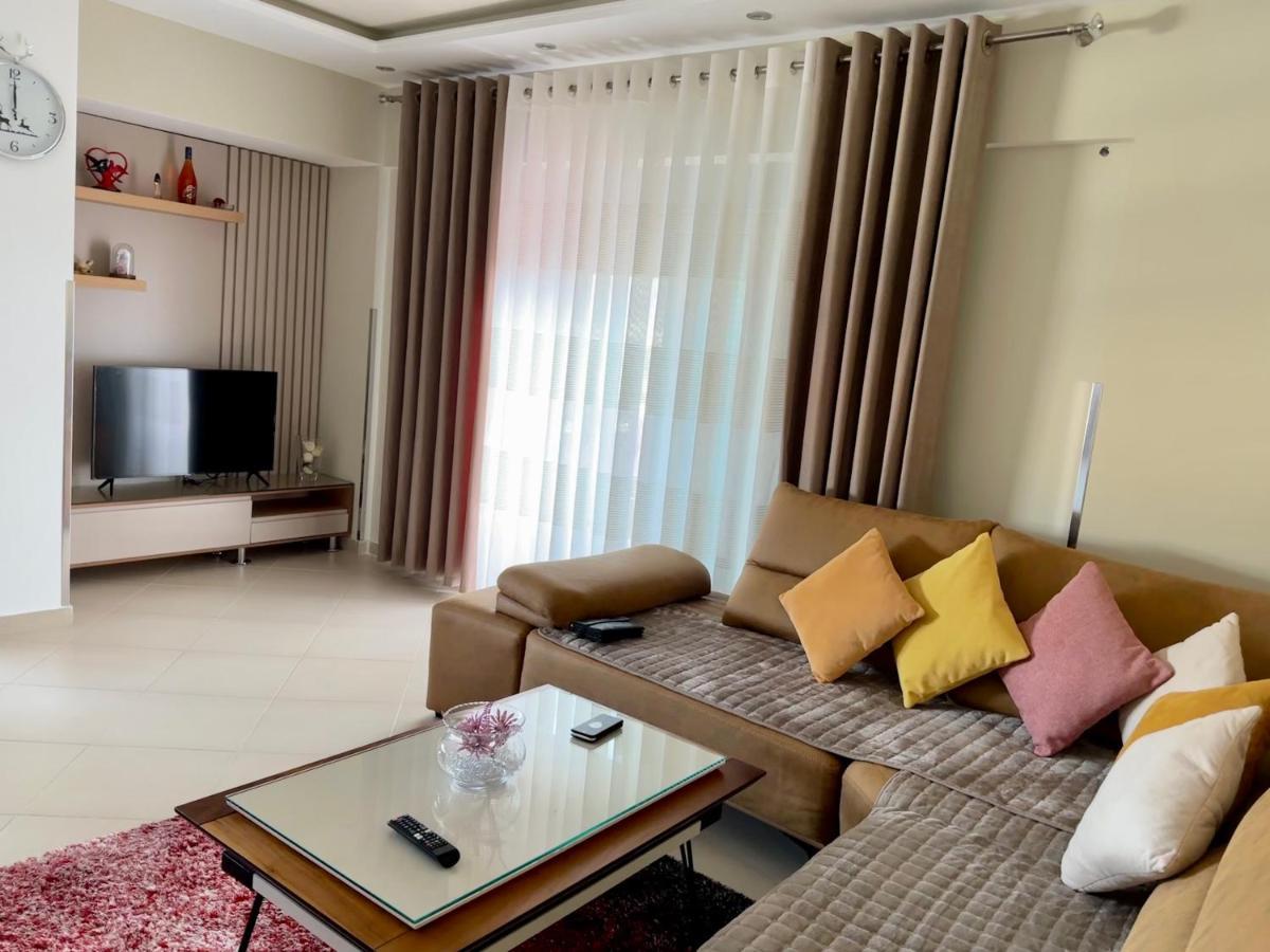 Queen Isabella Premium Hotell Vlorë Exteriör bild
