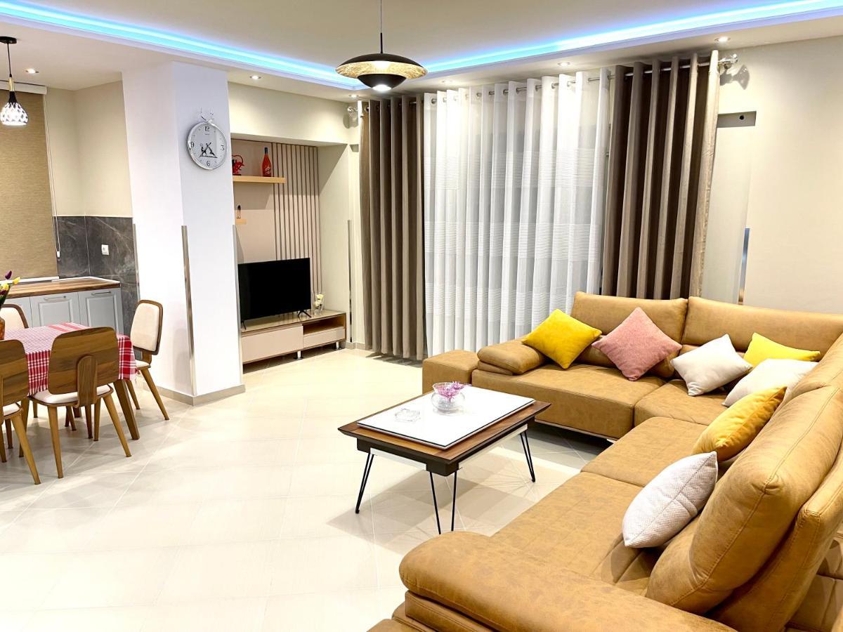 Queen Isabella Premium Hotell Vlorë Exteriör bild